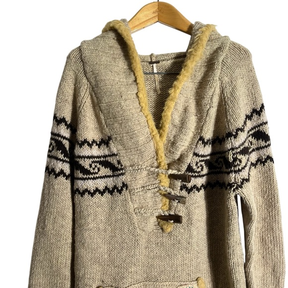 FREE PEOPLE *RARE* Eskimo Faux Fur Trim Toggle Hooded Wool Tunic Sweater - Picture 4 of 14